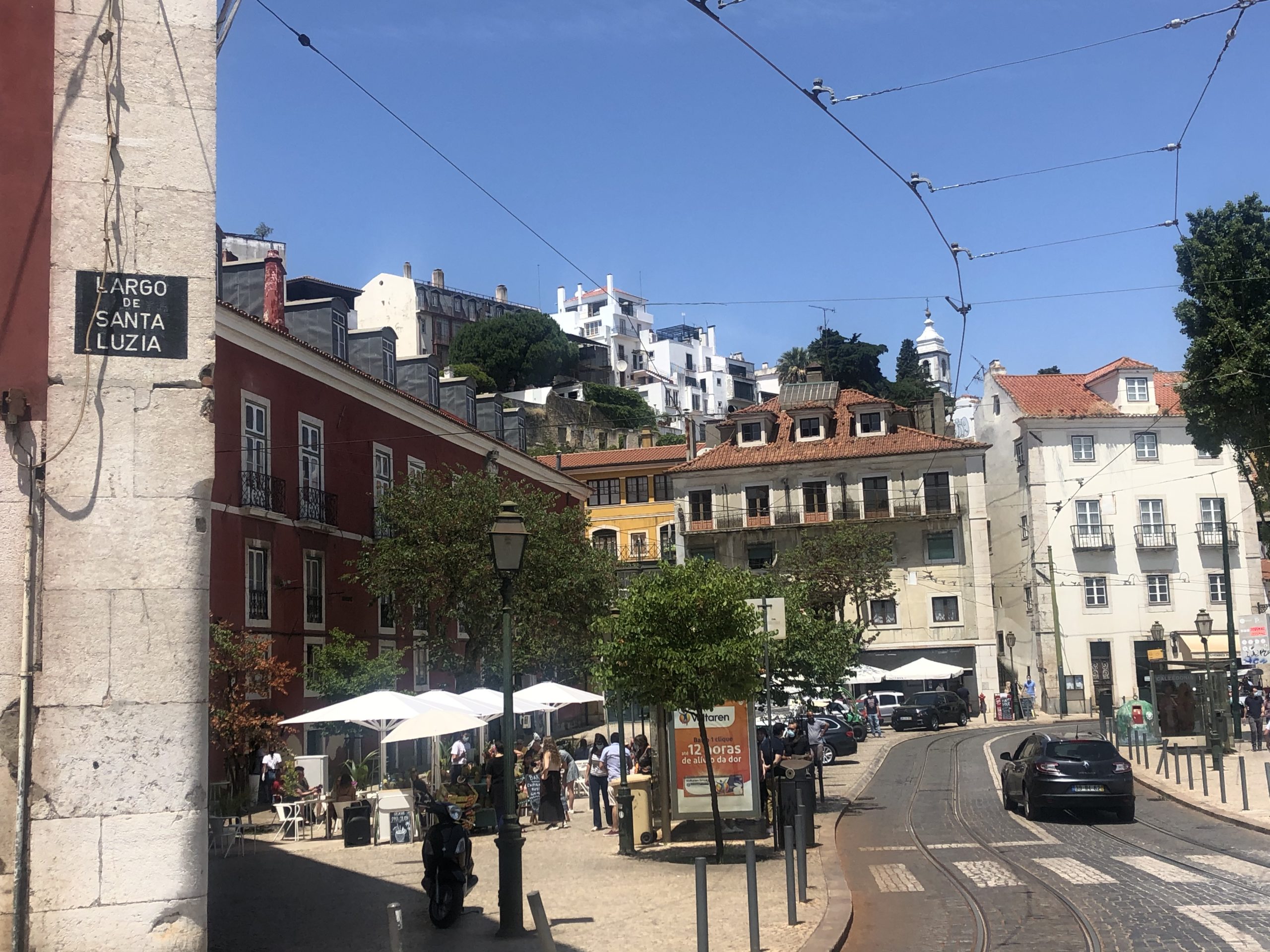 O czym warto wiedzieć przed wizytą w Lizbonie – czy Porto wygrywa z Ginją, a  po słynne pastéis trzeba jechać aż do Belem